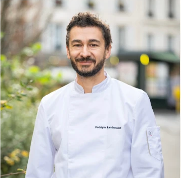 Rodolphe Landemaine, parrain de l'école ALIMA, en veste de chef